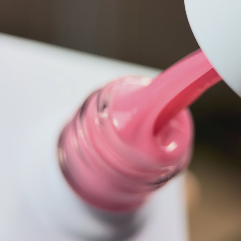 Satisfying builder gel shot pulled from the bottle